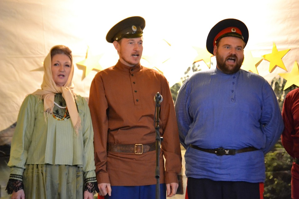 Фото группы ансамбля "Бузулук" (Яков Иванов - крайний справа).