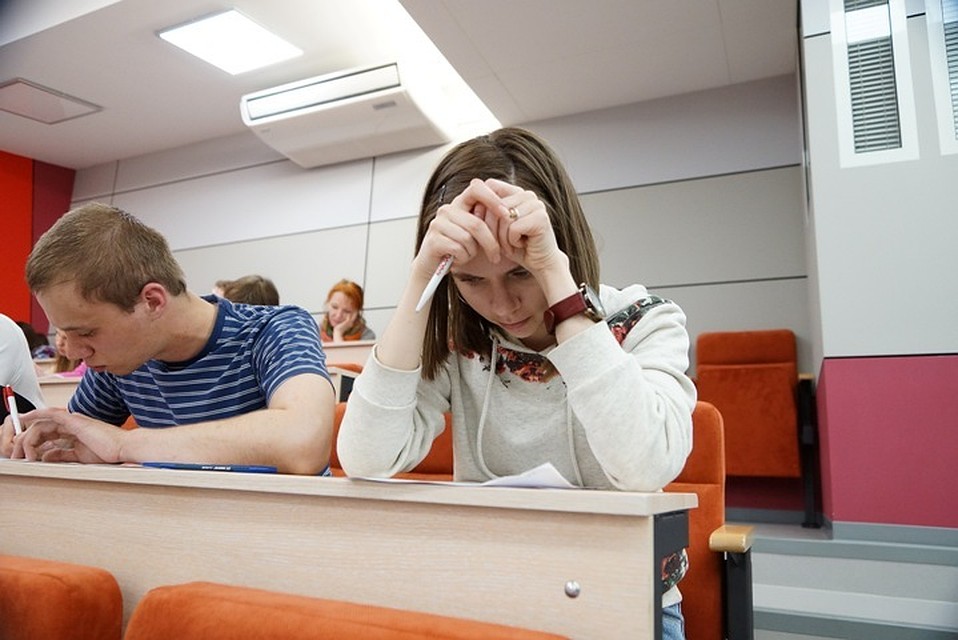Текст в последний момент пытались поменять, но не успели.