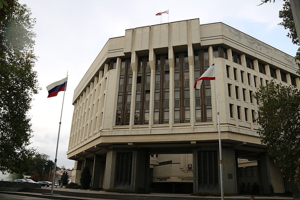 Вице-спикер регионального парламента Ефим Фикс посоветовал не обращать внимание на подобные заявления украинской стороны.