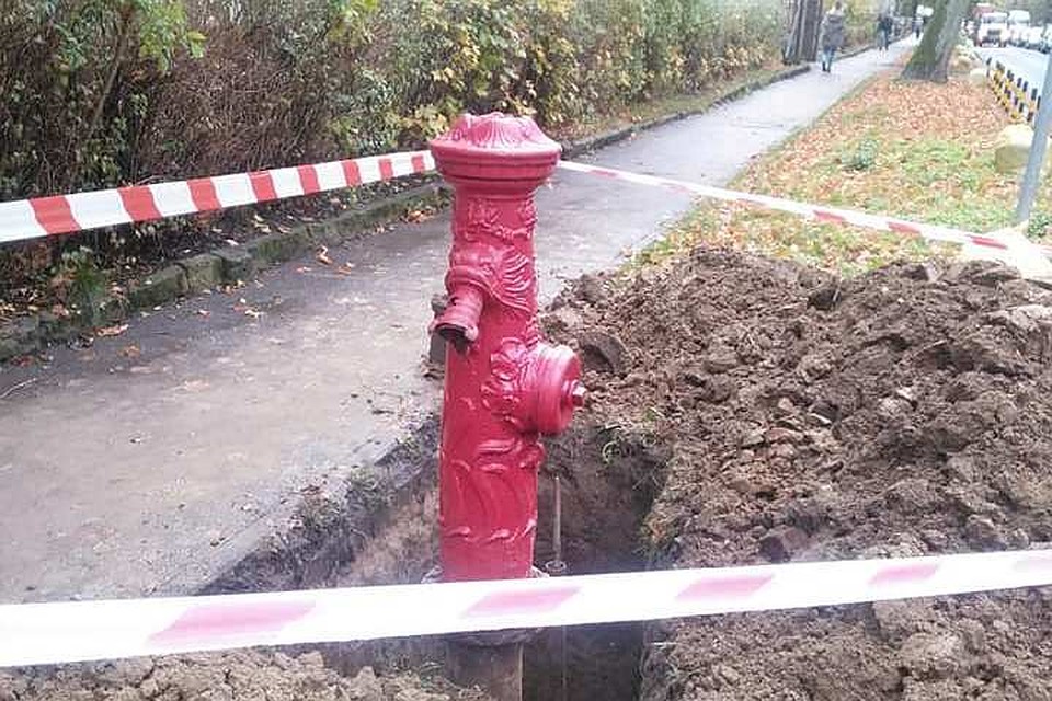Старинный гидрант на улице Офицерской. Из-за него всё и началось.