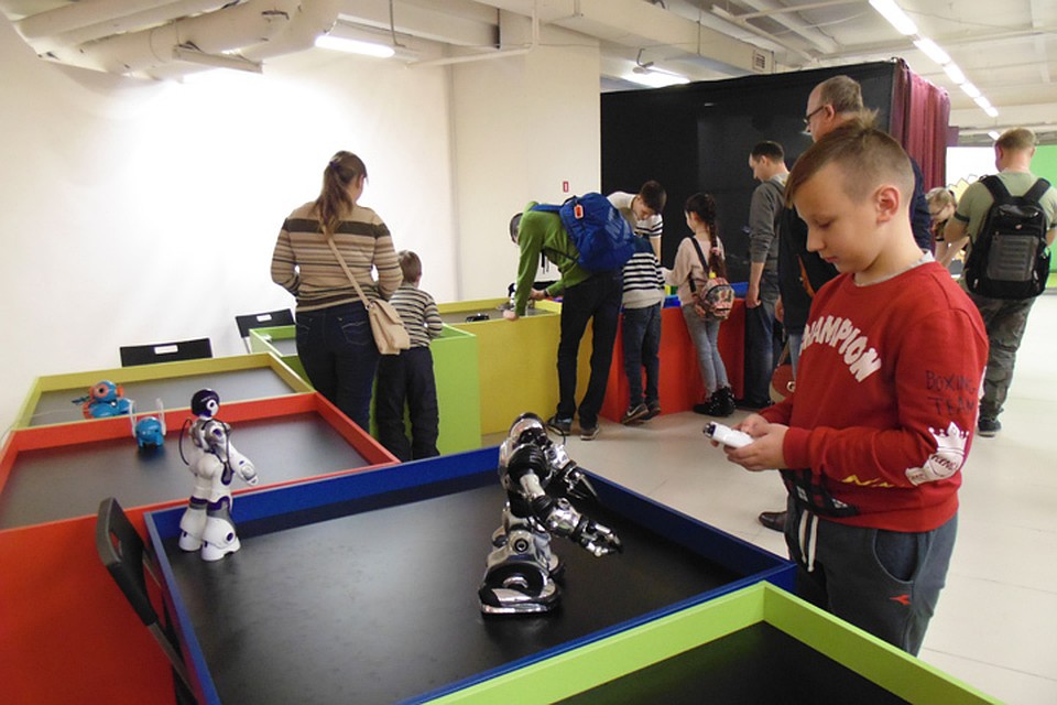 R2D2, Тесла-шоу и робозоопарк: «Робополис» открылся в Нижнем Новгороде