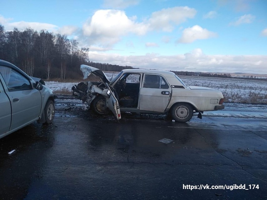 Оба водителя отделались несерьезными повреждениями, травмы получила пассажирка Рено. Фото: Управление ГИБДД по Челябинской области.