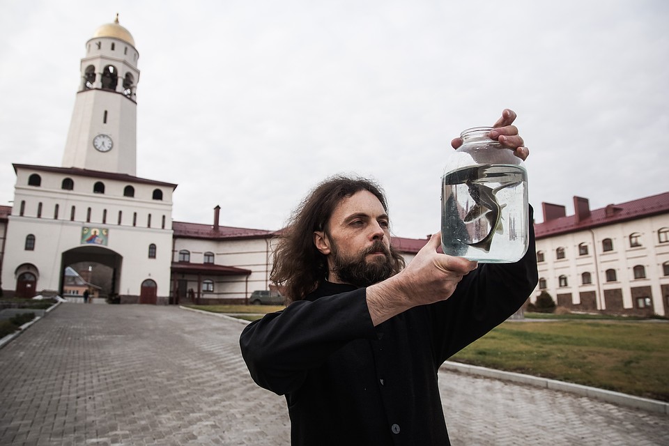 В монастыре трепетно относятся к разведению стерляди, цех с ней даже закрывают