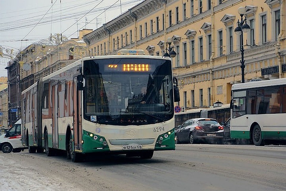 Проезд на транспорте в Петербурге не подорожает.