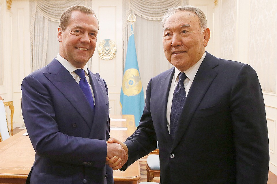 Премьер-министр РФ Дмитрий Медведев и президент Казахстана Нурсултан Назарбаев во время встречи в Астане. ФОТО Екатерина Штукина/пресс-служба правительства РФ/ТАСС