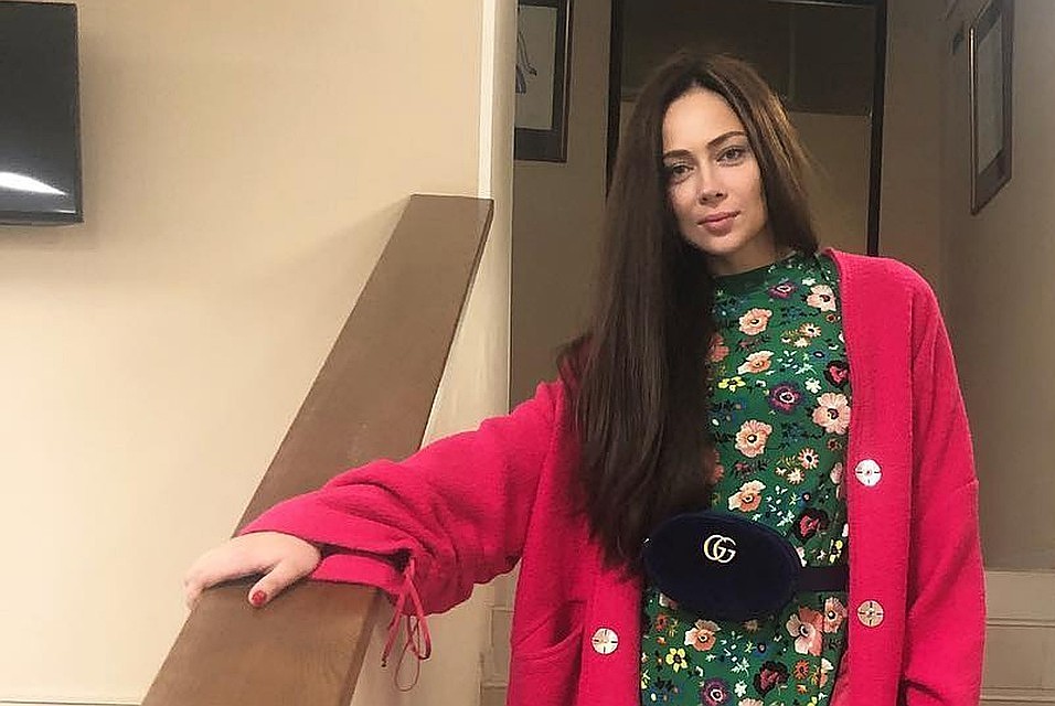Настасья Самбурская сняла продолжение пародии #яжемать