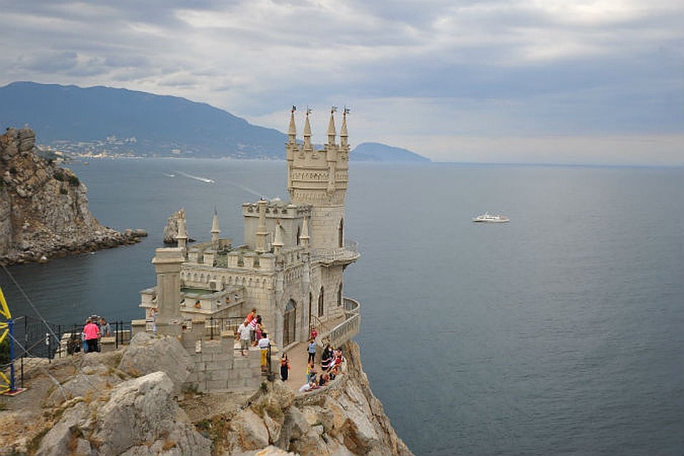 Туристы из страны Балтии отдыхают в Крыму.
