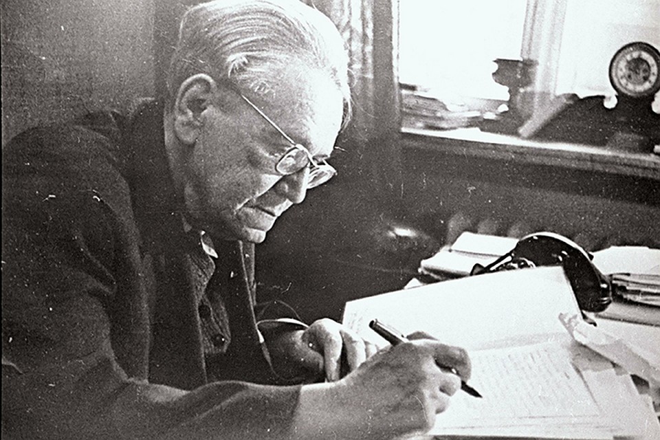 Самуил Маршак писал сатирические произведения, переводил зарубежную литературу и создавал пьесы для театра