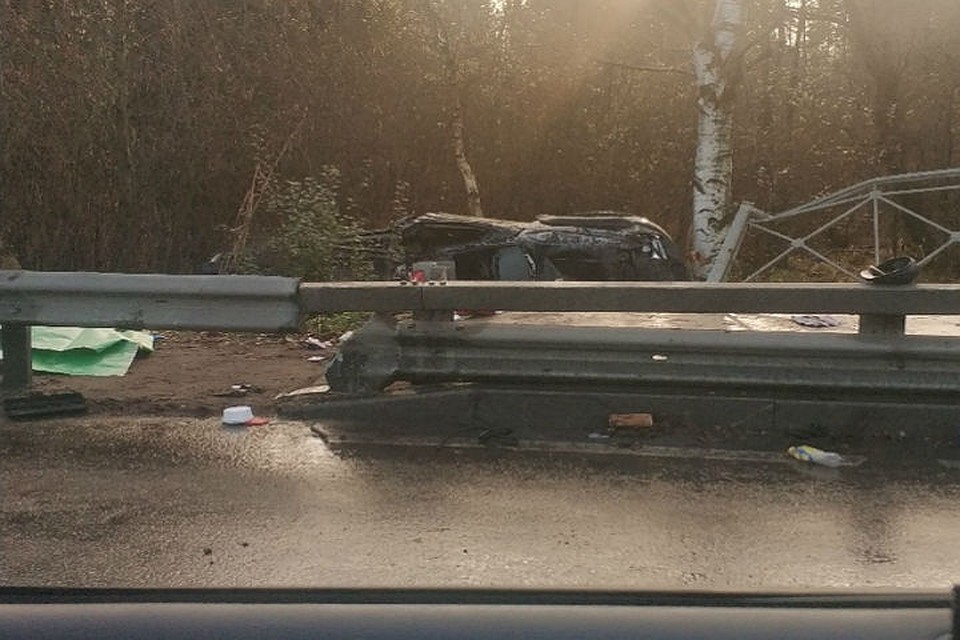 Отец семейства погиб на месте аварии. Фото: "ДТП и ЧП | Санкт-Петербург" ВКонтакте