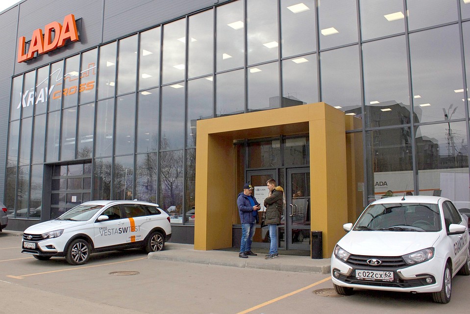 Автосалон в Канищеве пользуется популярностью у покупателей.
