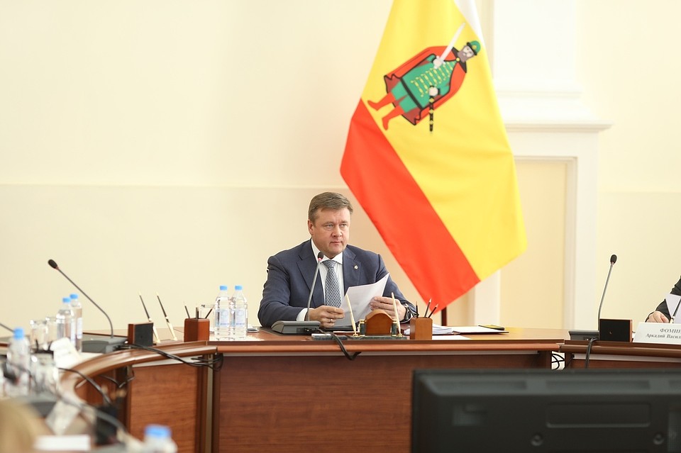 Николай Любимов заявил, что в целом по региону чиновников станет меньше. Фото: правительство Рязанской области.