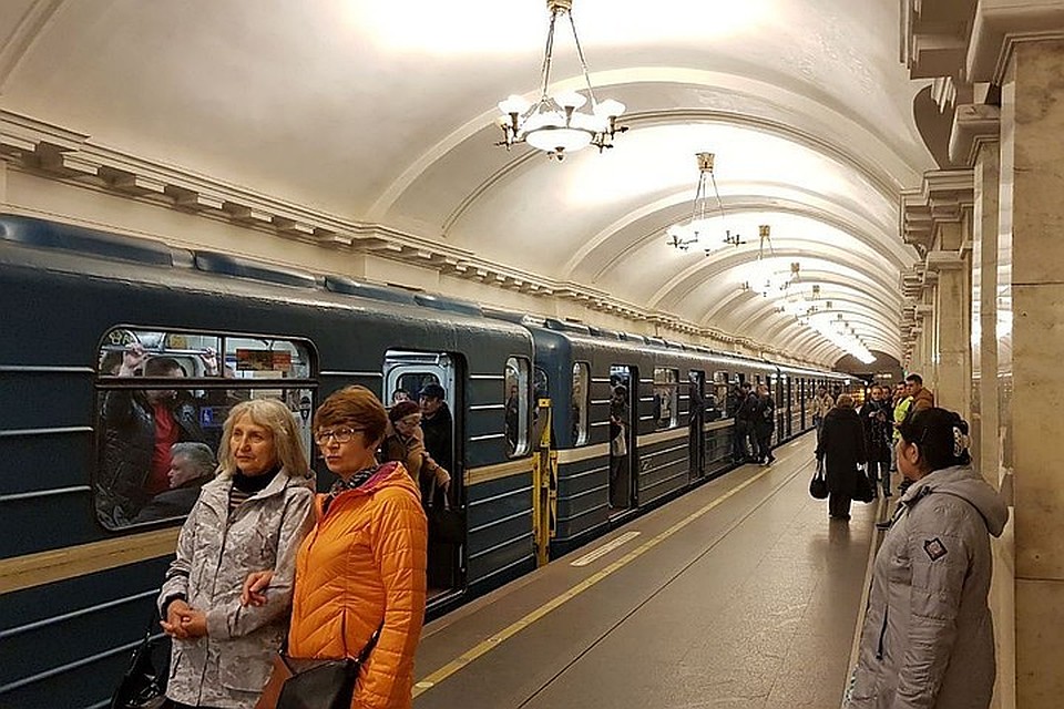 Петербургские депутаты отказались от идеи штрафовать за забытые в метро вещи.