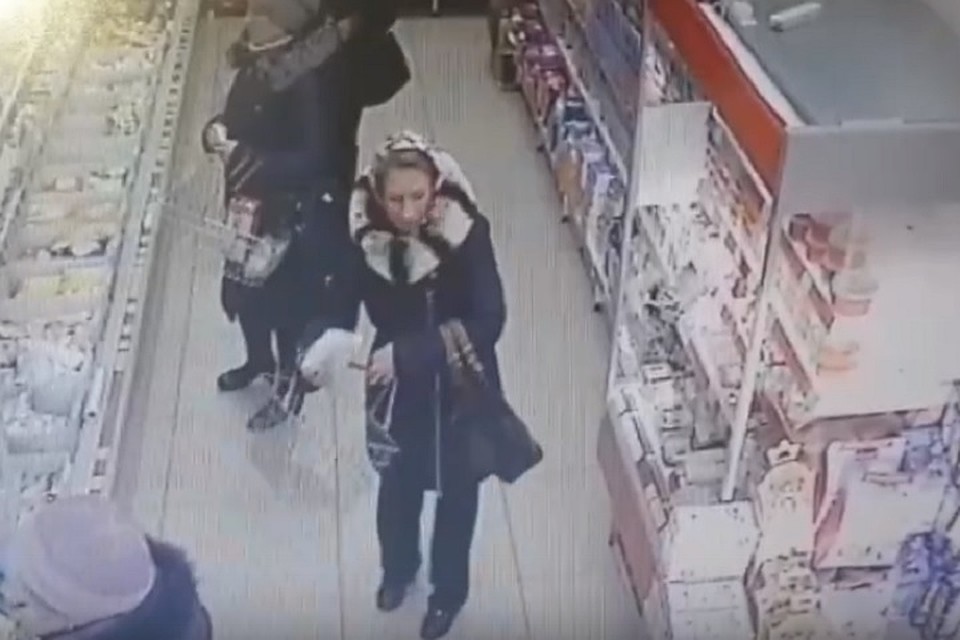 Женщина попала в объектив видеокамеры. Фото: скрин с видео