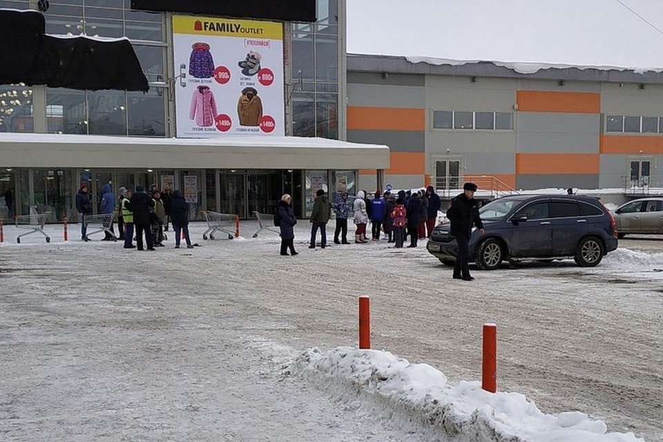 В Академгородке эвакуировали людей из торгового центра.