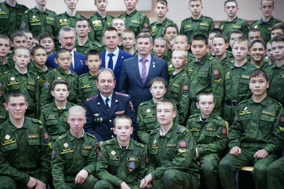 Рассказали о теракте в Беслане и войне в Чечне: три Героя России встретились с иркутскими кадетами. Фото: СУ СК России по Иркутской области.