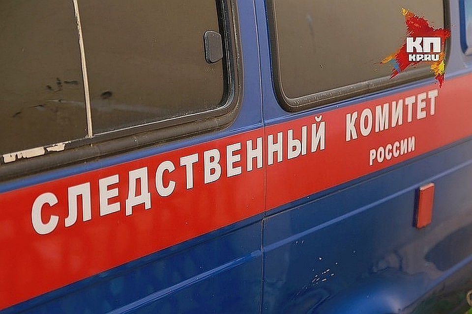 В День матери женщина воткнула нож в шею своему сыну, убив его.