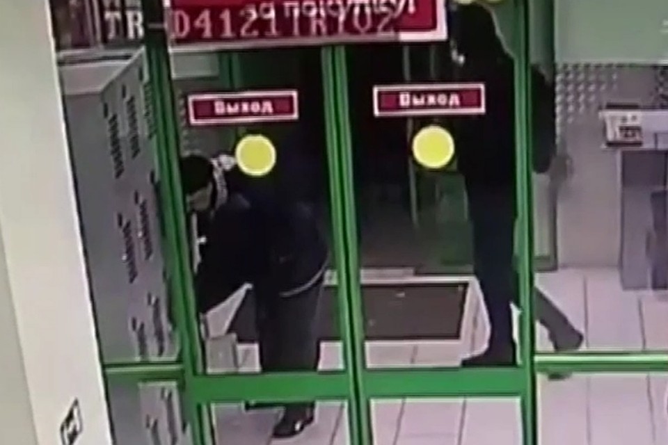 Мужчина открыто похитил кошелек, в котором лежало 600 рублей. Фото: пресс-служба УМВД России по Кировской области