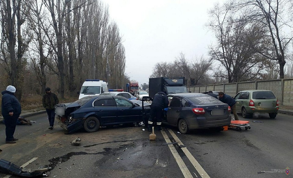 Машинам после такой аварии место на свалке.