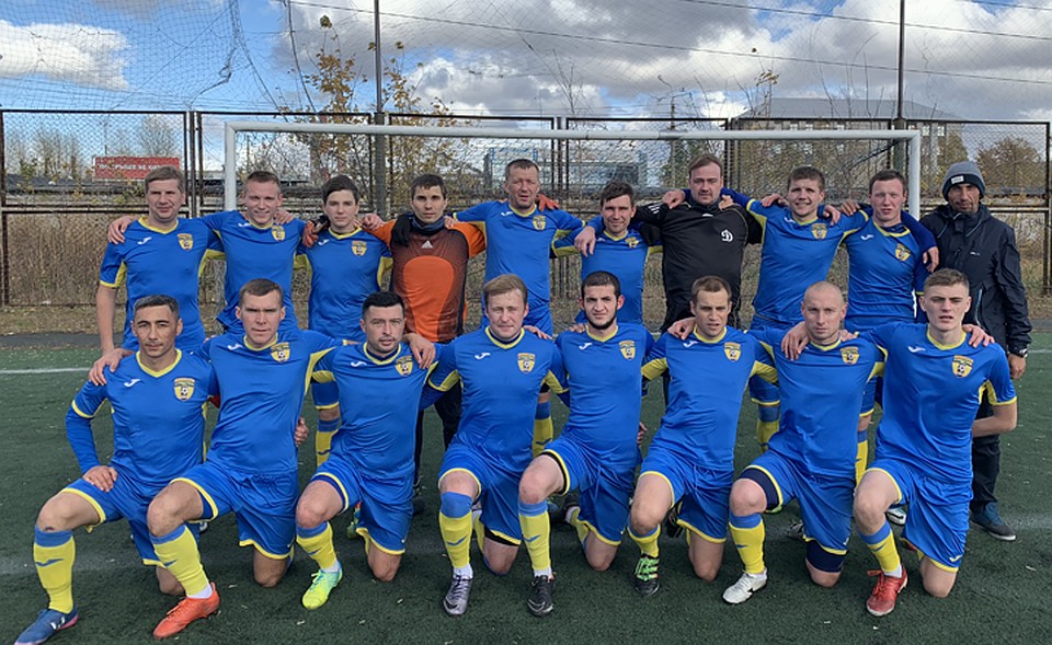 Футболисты бийского «Строителя» выиграли чемпионат и кубок края