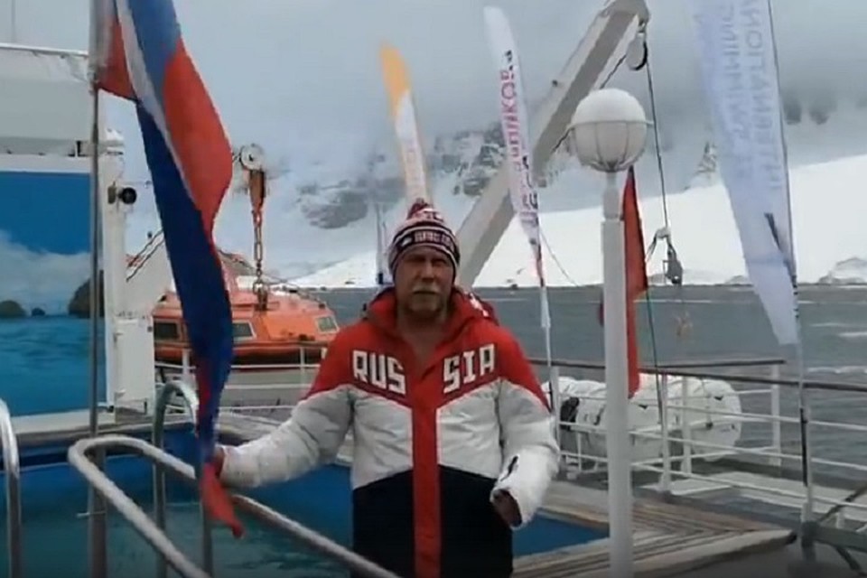 Тюменский морж Андрей Агарков пробыл более 25 минут в ледяной воде возле Антарктиды. Фото Андрея Агаркова