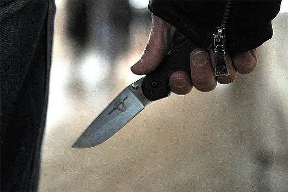 В ходе ссоры обвиняемый ударил женщину ножом в грудь.