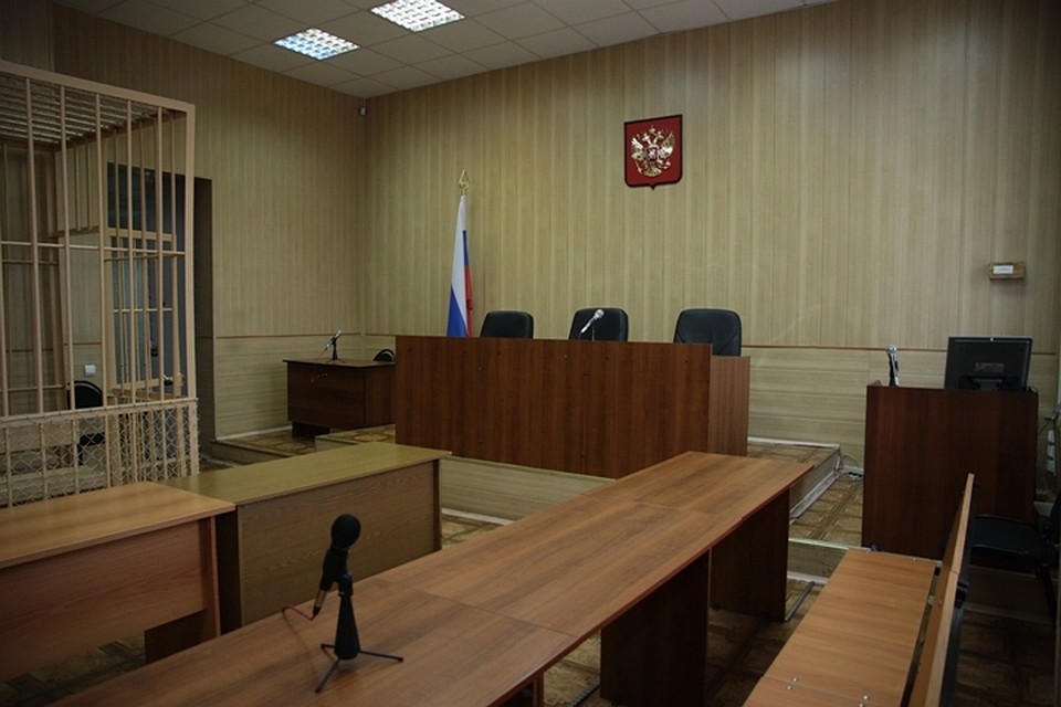 Иркутянин пытался пронести электрошокер в здание суда.