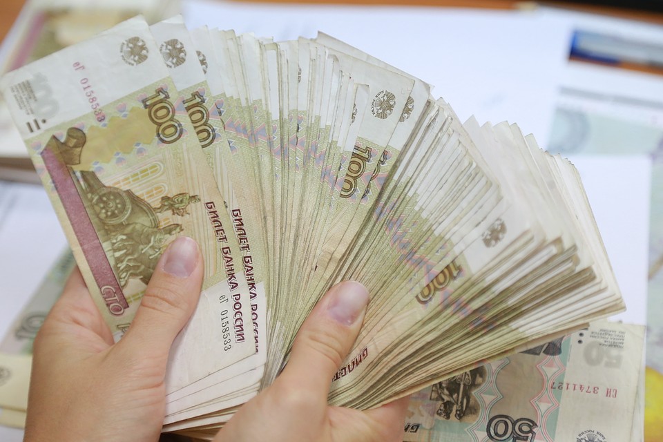 Хотел купить шины, а оказался обманутым: житель Иркутской области перевел мошенникам 32 тысячи рублей.