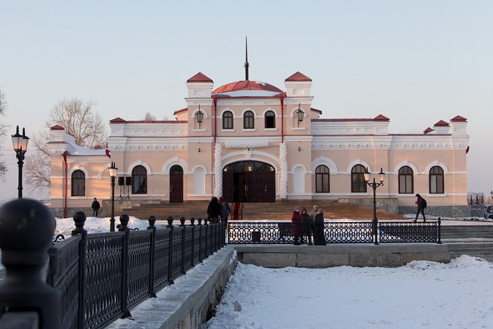 По поручению губернатора Бориса Дубровского в Кыштыме восстановлено уникальное здание Народного дома, появилась набережная. Фото: gubernator74.ru