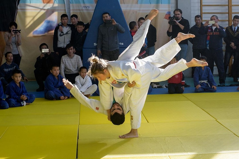 В Кызыле дети подарили спортсменам настоящий праздник. Фото: https://vk.com/karelinfond