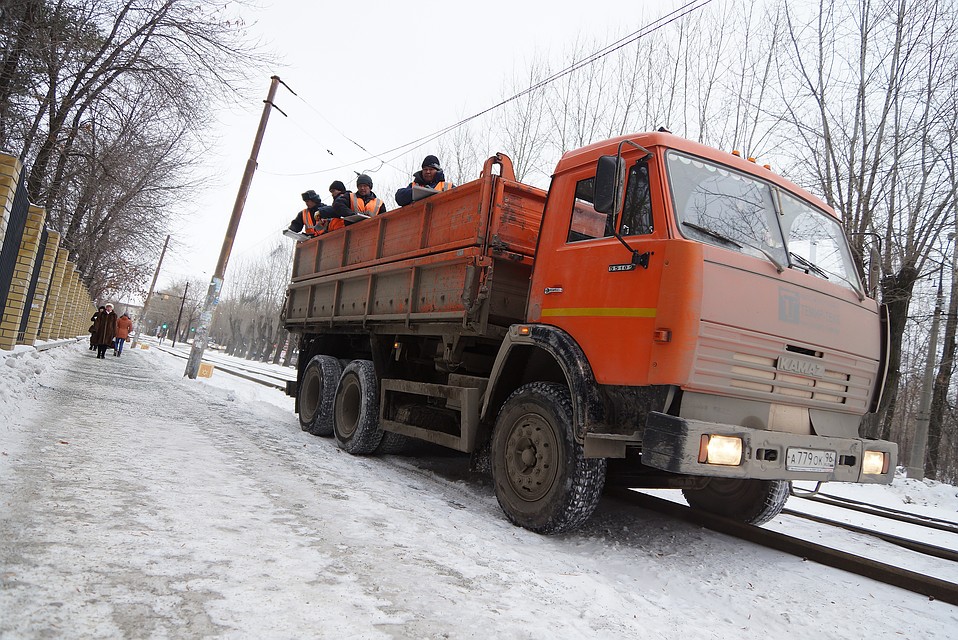 В Омской области «Камаз» в поле насмерть сбил человека