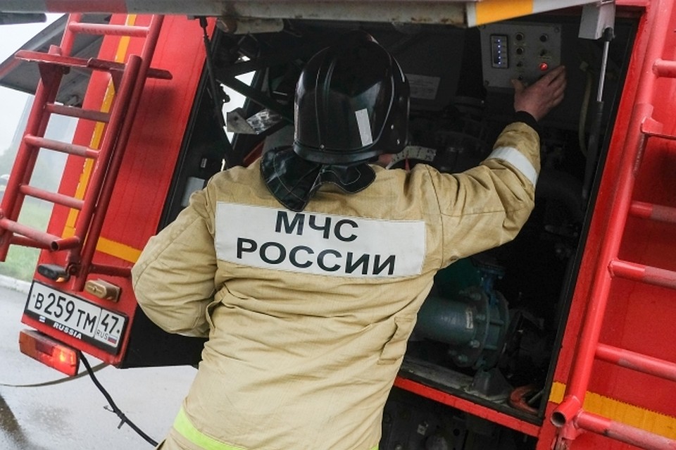 Обиженный мужчина устроил пожар на парковке.