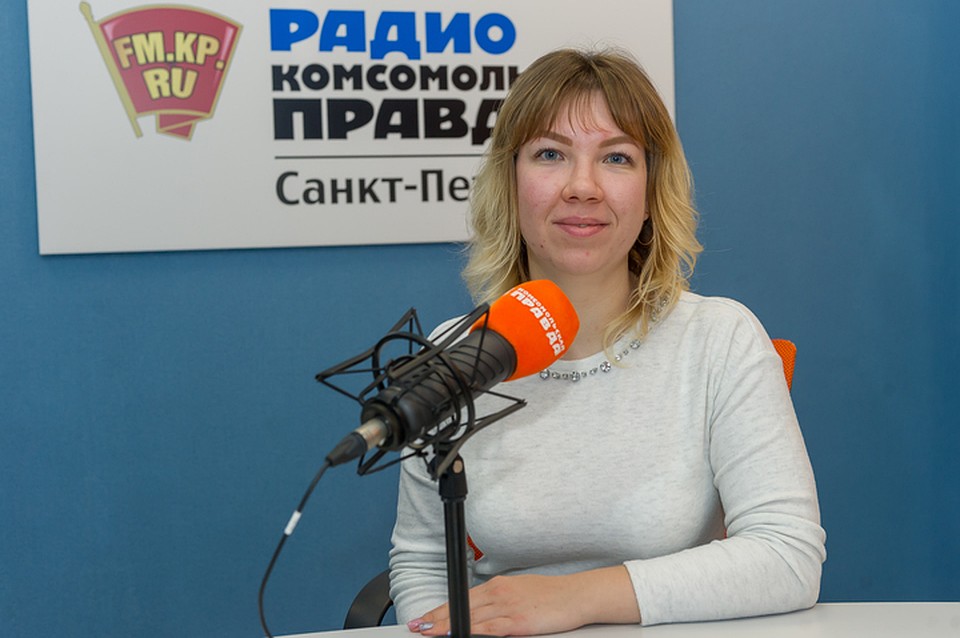 Анастасия Стружилина в студии радио «Комсомольская Правда в Петербурге». Чай - за кадром