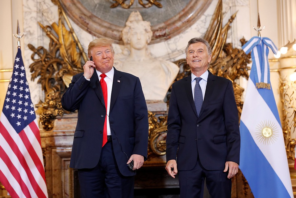 Трампу забыли дать наушники для синхронного перевода