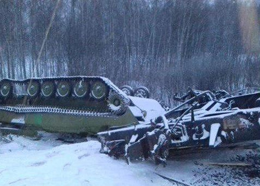 Тяжелые машины сильно повреждены.