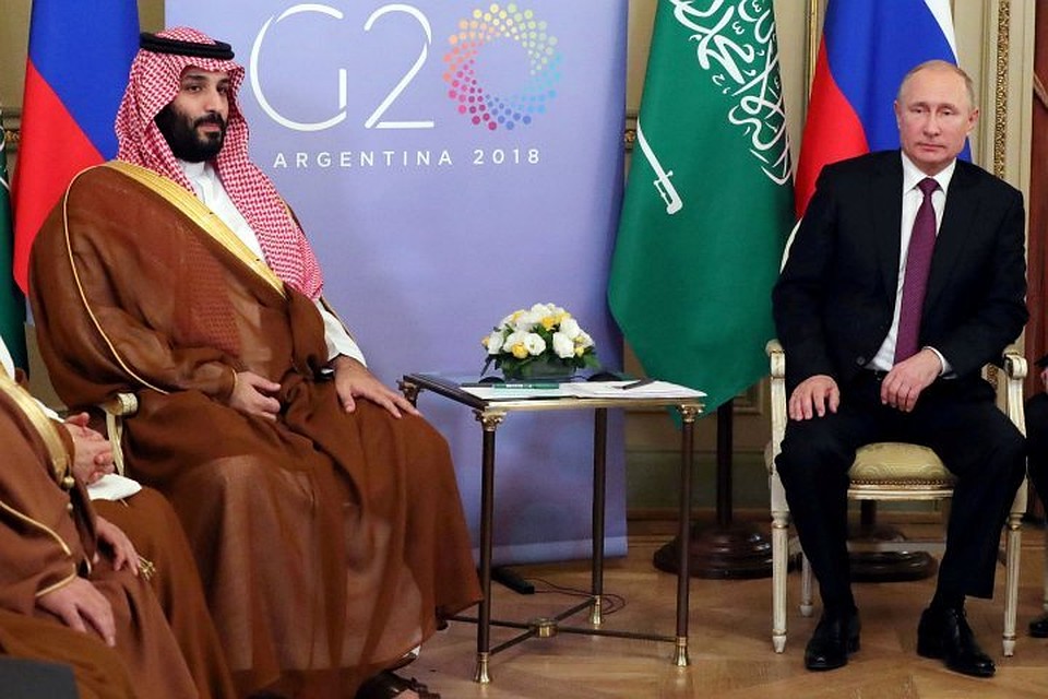 Президент России Владимир Путин и наследный принц Саудовской Аравии Мухаммед бен Сальман Аль Сауд на встрече в Буэнос-Айресе