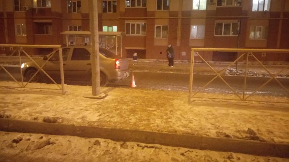 Бригада «скорой помощи» доставила ребенка в больницу