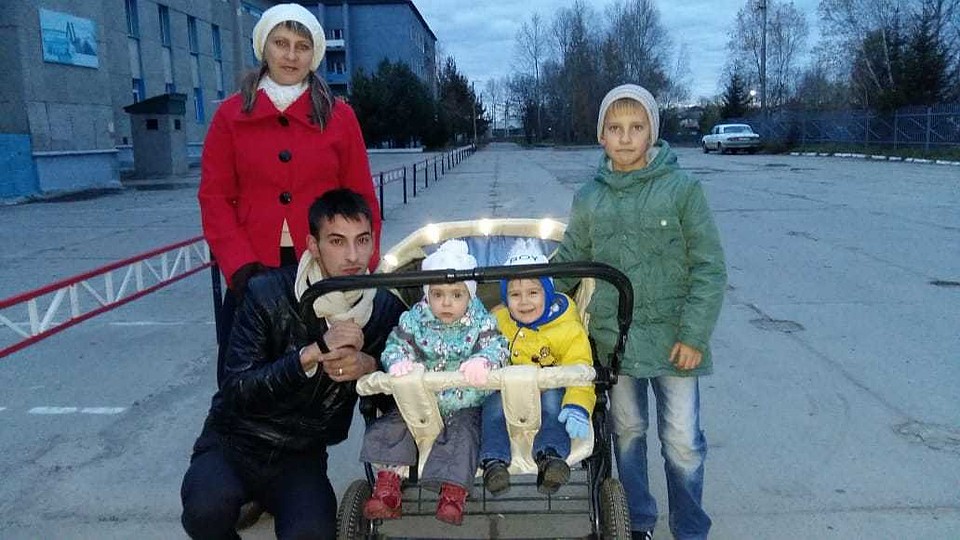 Татьяна, ее муж Руслан и дети. Вместе уже 2 года.