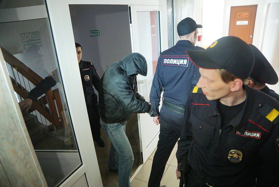 Житель Шелехова пытался пронести боеприпасы на прием к судебному приставу.