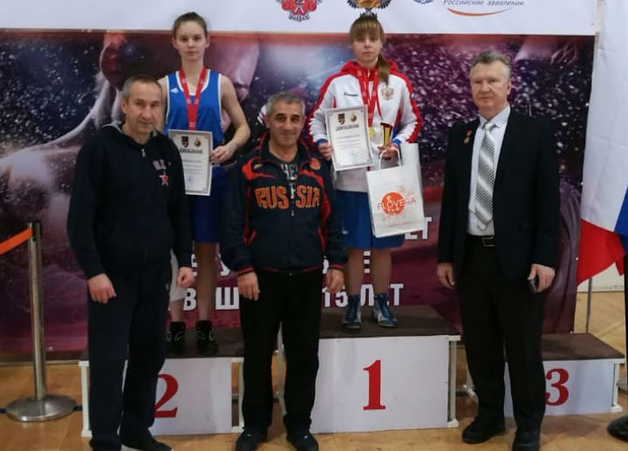 Алена Степанова на пьедестале почета.