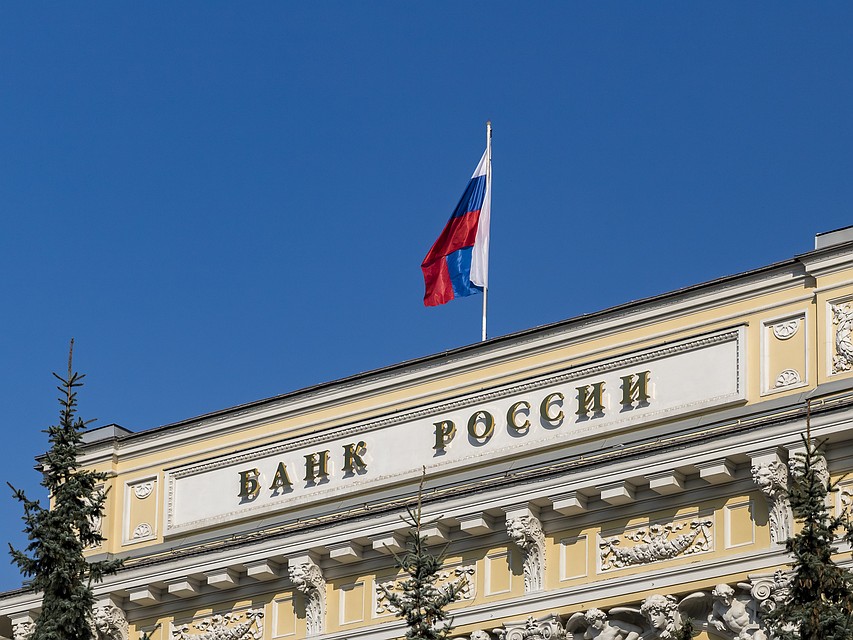ЦБ посоветовал подстраховаться на случай отключения платежных систем