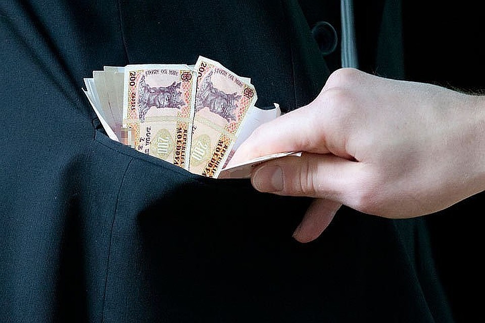Судебная инстанция вынесла приговор в отношении заместителя начальника отдела Национальной инспекции по расследованиям за извлечение выгоды из влияния.
