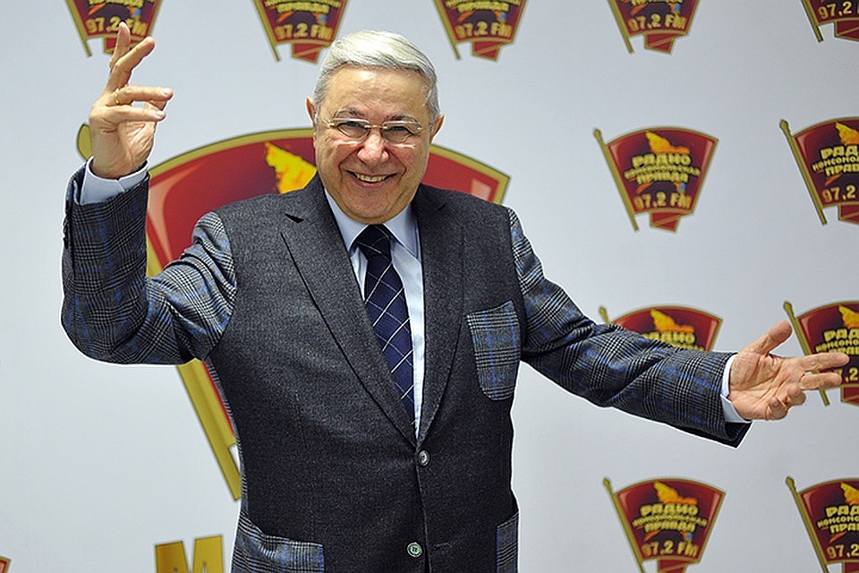 Евгений Ваганович молодеет, стройнеет, занимается фитнесом, меняет стиль, активно выступает
