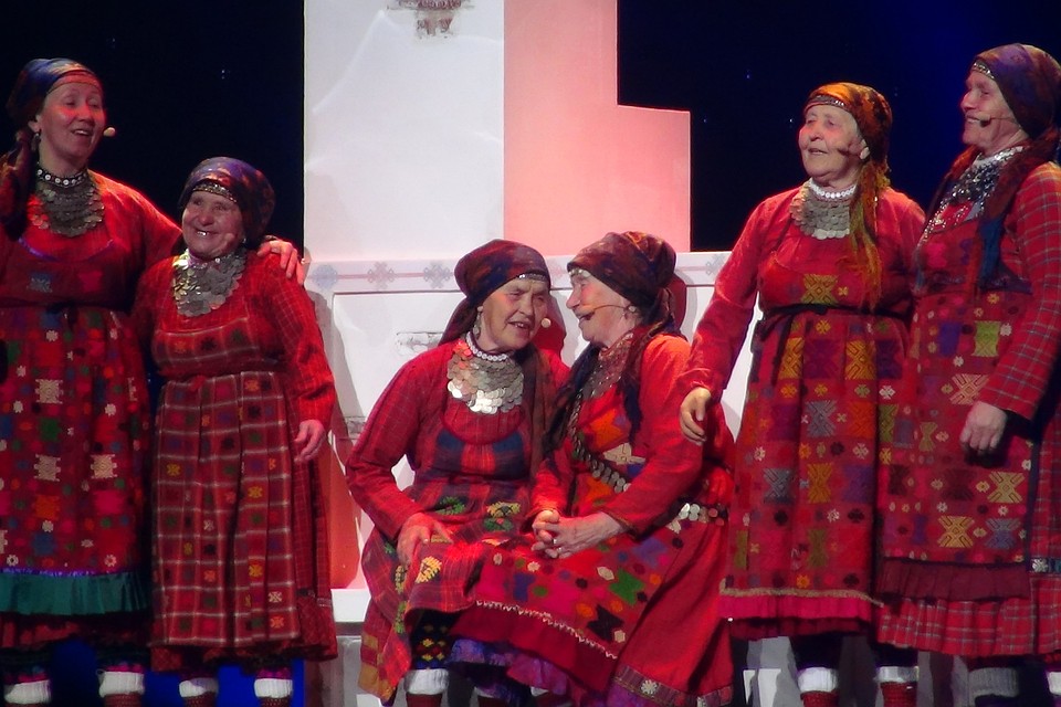 В записи гимна приняли участие «Бурановские бабушки».
