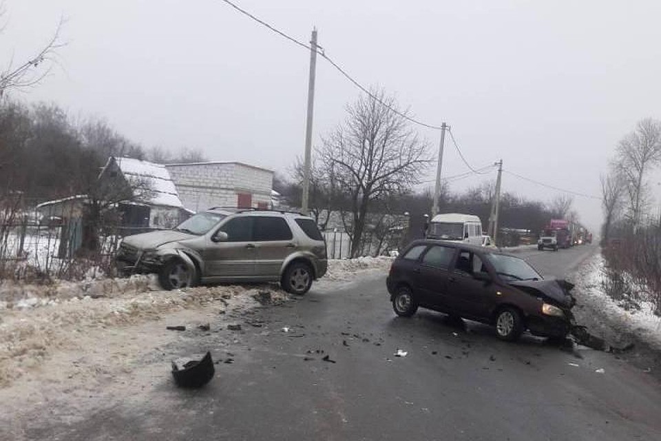 В Липецке столкнулись "Калина" и "Мерседес"