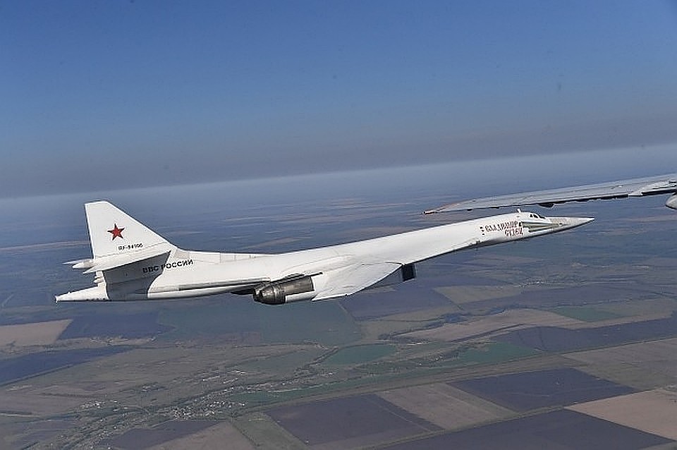 Стратегический бомбардировщик Ту-160