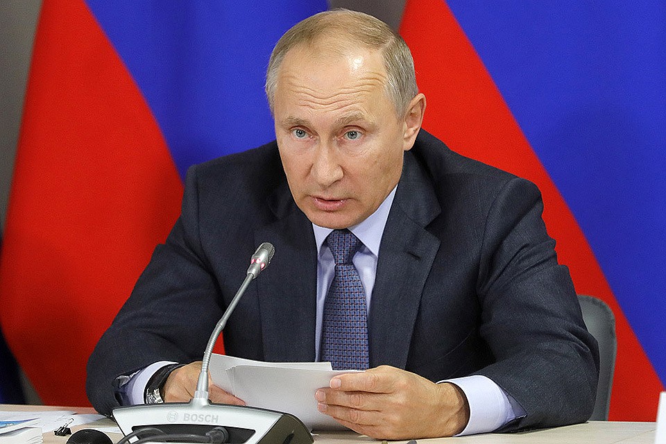 Во вступительном слове Владимир Путин напомнил о стратегической задаче по созданию в субъектах страны крупных культурных кластеров. ФОТО: Михаил Метцель/ТАСС