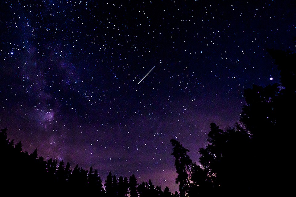 Загадывать желания лучше всего в ночь с 3 на 4 января нового 2019 года, когда своего ярко выраженного пика достигнет метеорный поток Квадрантиды