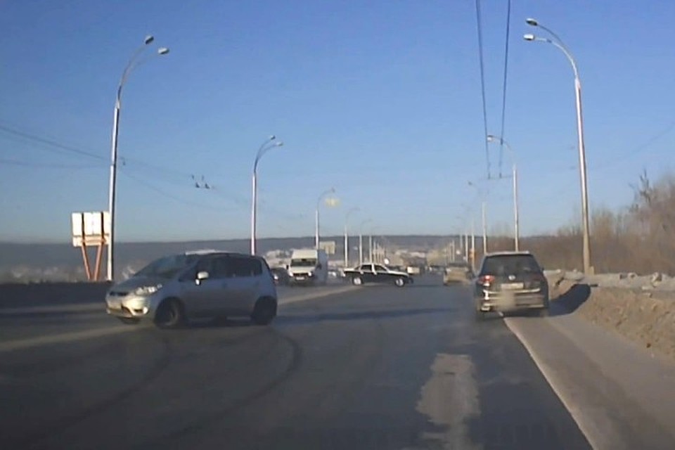 Спасительный "вальс" на Кузнецком мосту. Фото: кадр видео vk.com, "Регион 42"