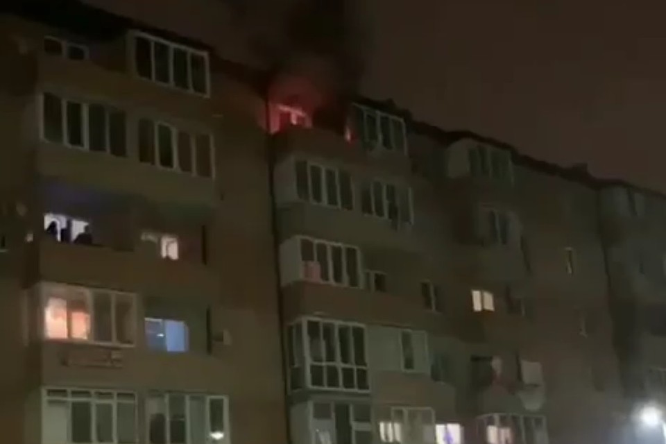 Момент пожара запечатлели несколько очевидцев.