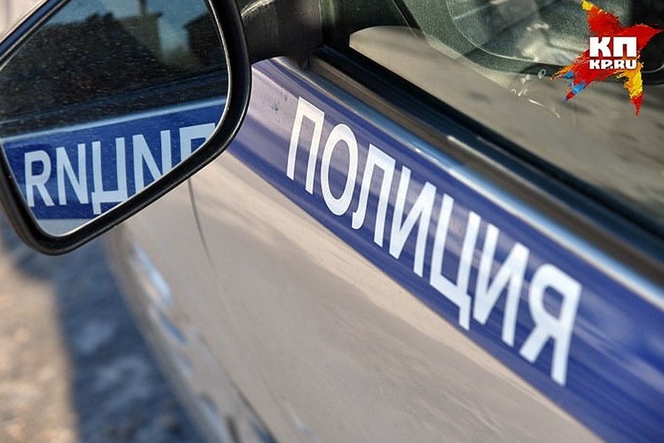 Водитель насмерть сбил пешехода на темной дороге.